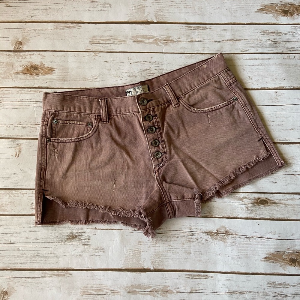 💜FREE PEOPLE lightly distressed jean shorts